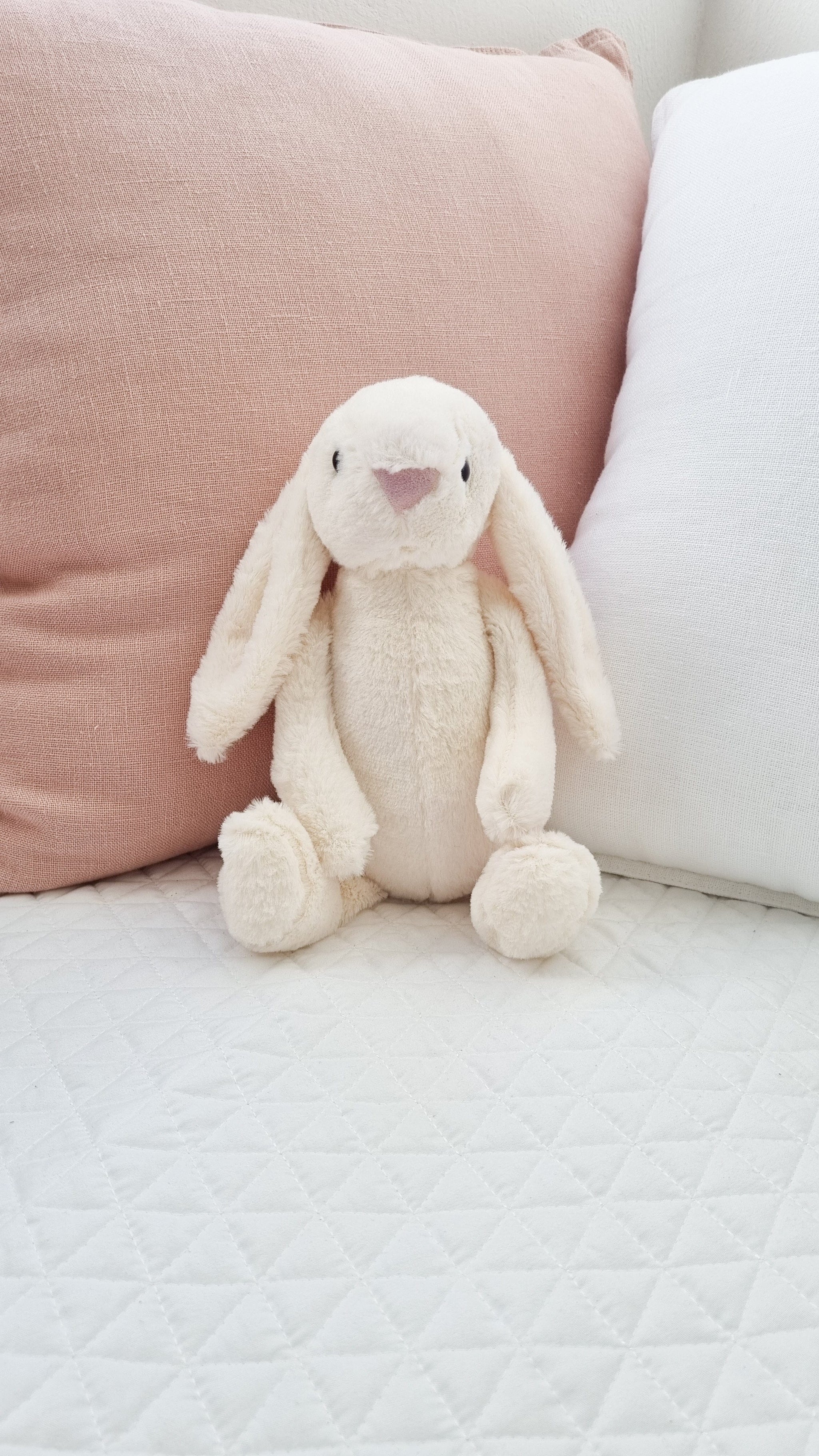 CONEJO DE PELUCHE RABITO – Bows Bows