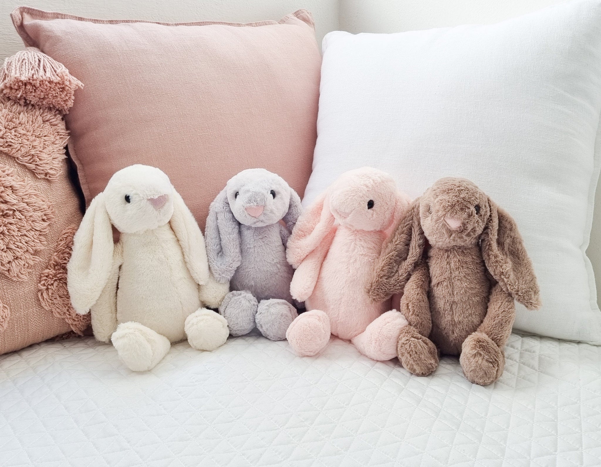 CONEJO DE PELUCHE RABITO – Bows Bows